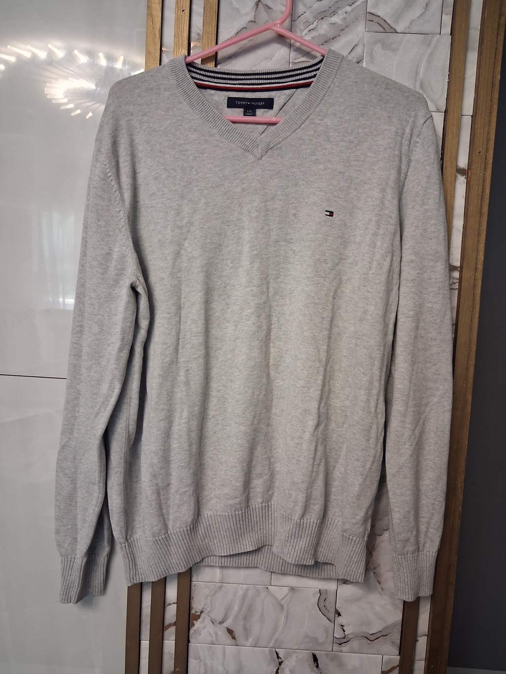 Tommy Hilfiger Men's Light Gray V-Neck Sweater with Logo